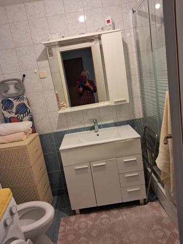 One-Bedroom Apartment image 1