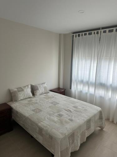 Private room and bathroom in luxury complex in เรซิเนรา โบลาดิยา