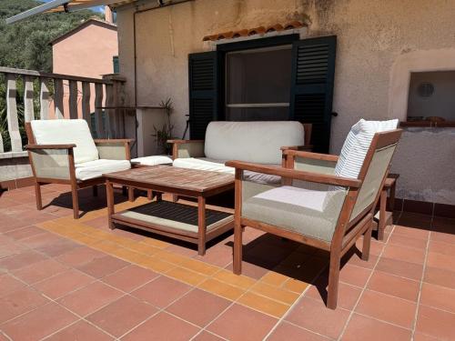 Létesítmények, HOST4U - Cozy Terraced House with Beautiful View on the Olives Valley in Montegrazie
