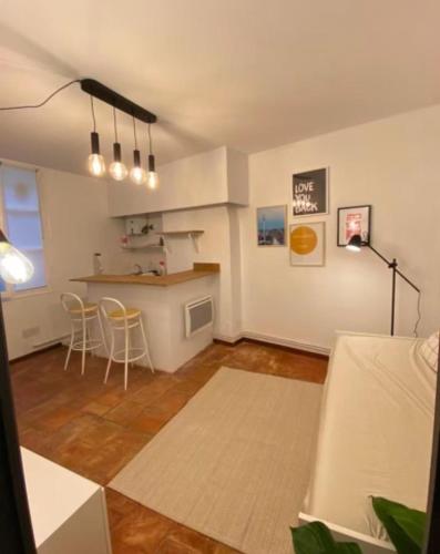 Studio 9 Trinité - Hypercentre Toulouse, Accueil H24 et Wi-Fi, Tuluza (zdjęcie 3)