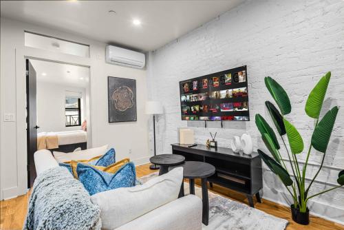 Prime NYC Location 4BR Spacious Haven, New York