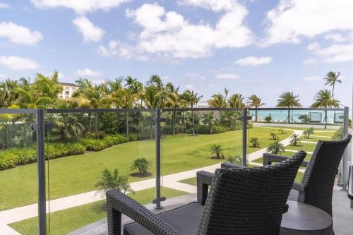 Modern Condo at One Cable Beach with Balcony – khách sạn tại Biển Cable