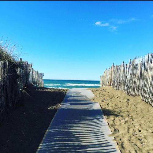 Studio 54233, Port Camargue, Piscine, WiFi, Parking, 2 personnes in Le Grau-du-Roi