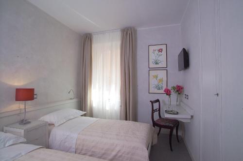 2 twin beds