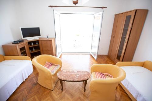 One-Bedroom Apartment with Terrace and Sea View