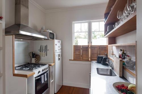 Kohimarama Beach 2 Bedroom Charmer in โคฮิมารามา