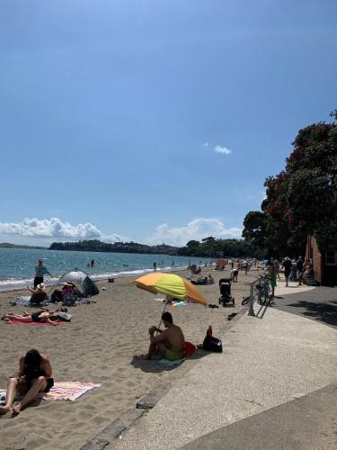 Kohimarama Beach 2 Bedroom Charmer in โคฮิมารามา