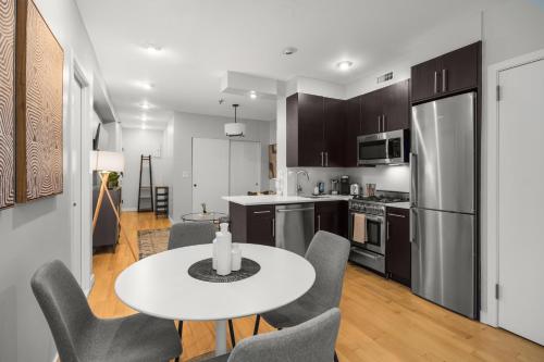 Stylish 2BR Apartment in the Heart of East Village, New York (photo 5)