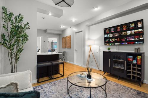 Stylish 2BR Apartment in the Heart of East Village, New York