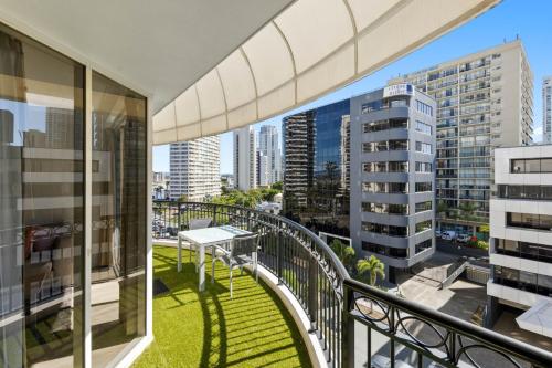 Two Bedroom Two Bathroom Ocean View Apartment image 4