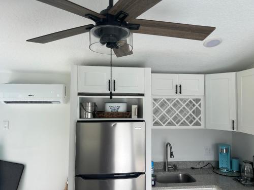 Perfect Getaway-Lovely Cottage House- Near Beaches in Nokomis (FL)
