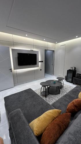 Létesítmények, غرفة نوم وصالة مودرن بدخول ذاتي in Al Manar