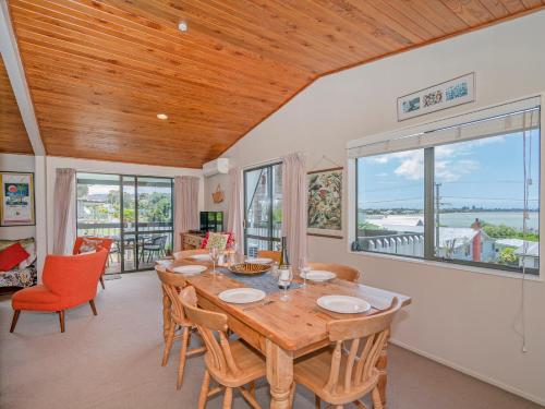 Hosts on the Coast The Harbourview Tairua in Tairua