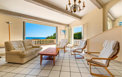 Four-Bedroom Holiday Home