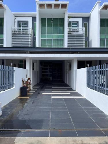 Spacious Miri First House near Miri repülőtér