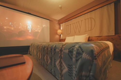 Theater King Room