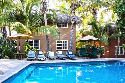 The Bungalows Hotel - 수영장