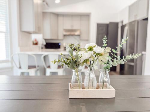 5 BR 3 Bath Home Centrally Located Near SLC Airport and DT