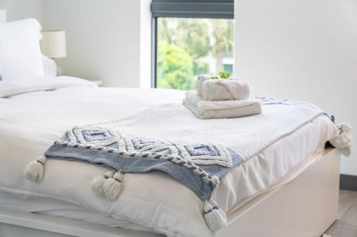 Luxury Getaway in Miami Sleeps 3 Getaway with Pool - Prime Location in Miami, USA