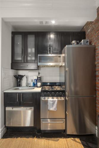 Rustic NYC Apartment in Trendy Hudson Yard, New York (photo 3)