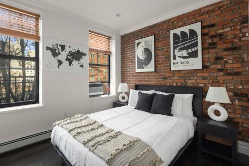 Rustic NYC Apartment in Trendy Hudson Yard, New York (photo 4)