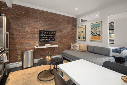 Rustic NYC Apartment in Trendy Hudson Yard, New York (photo 6)