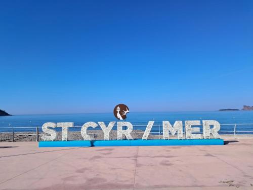 Love room option jacouzzi à la mer (Love room option jacouzzi a la mer) in Le Mouranier