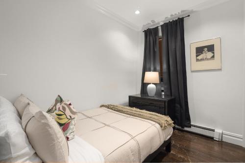 Explore NYC! Cozy 2BR in Prime Location, New York (photo 9)
