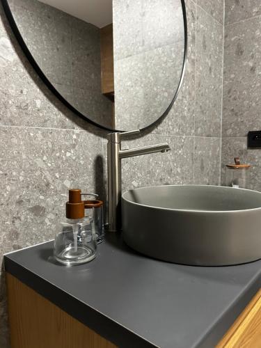 Ванна кімната, Olive Apartment by Bytko - City Centre - Parking in Нітра