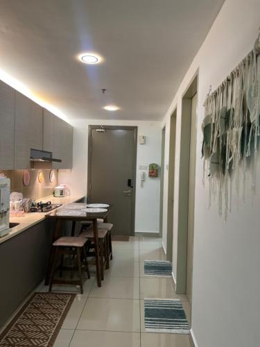 Myra Guesthouse Mutiara Ville Duplex Apartment - image 14