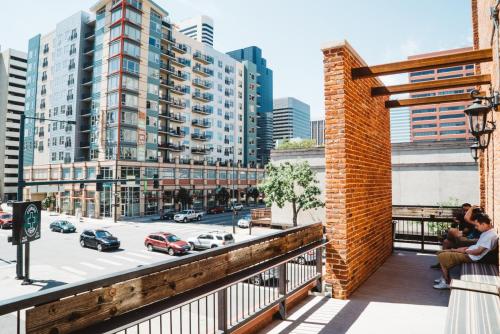 Kilátás, Hostel Fish near Coors Pálya