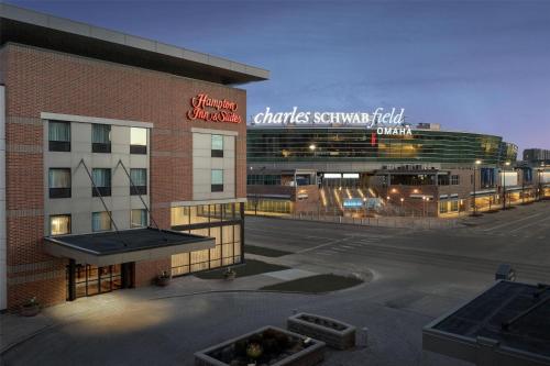 Hampton Inn By Hilton And Suites Omaha Downtown