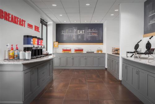 Hampton Inn & Suites Omaha-Downtown, Omaha (photo 10)