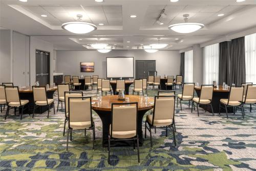 Embassy Suites Fort Myers - Estero - image 14