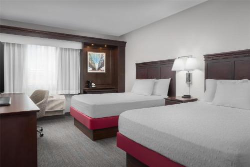 Hampton Inn & Suites Omaha-Downtown - image 13