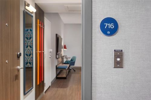 King Room - Hearing Access image 6