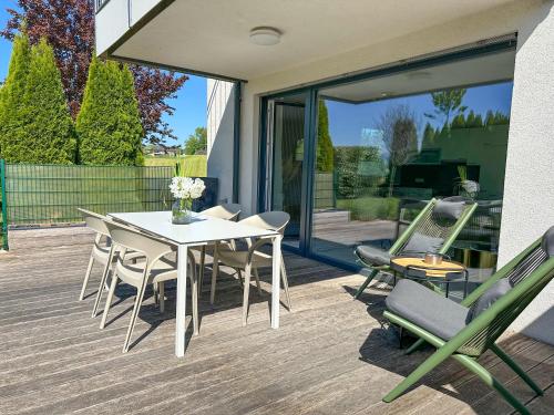 Dārzs, "Wiesenblick" - Premium Apartments Seekirchen, mit Garten in Seekirchen Am Wallersee