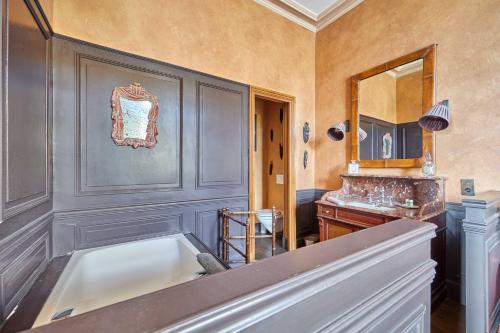 Luxurious 4 bedroom duplex, 200m from Place Morny