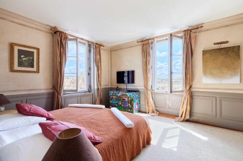 Luxurious 4 bedroom duplex, 200m from Place Morny
