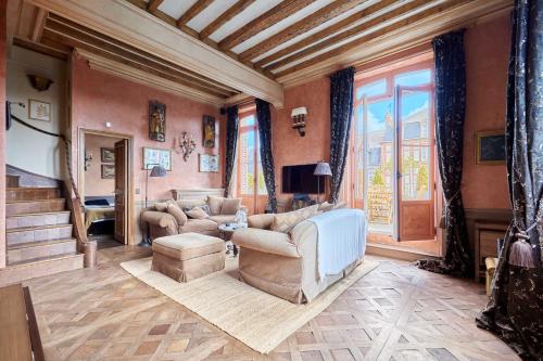 Luxurious 4 bedroom duplex, 200m from Place Morny