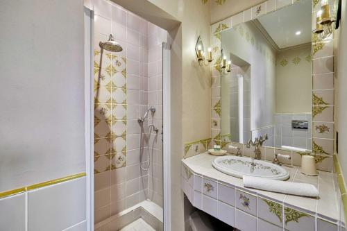 Luxurious 4 bedroom duplex, 200m from Place Morny