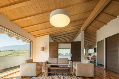 Superior One-Bedroom Apartment