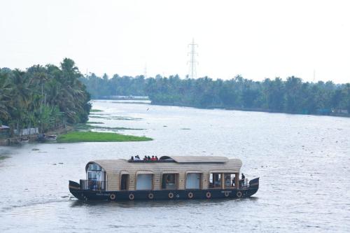 Island of Peace Houseboat