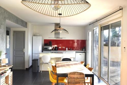 Létesítmények, Gd Maison Familiale Super Calme - Piscine - Jacuzzi - Pas de vis à vis (Grande Maison Familiale Premium Super Calme - Piscine - Jacuzzi - Salle de Jeux - Idealement Situee ) in Sauzet (Rhone-Alpes)