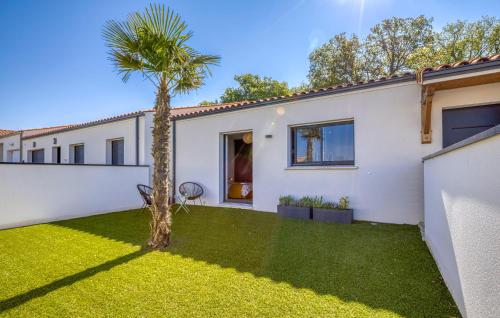 Viesnīcas āriene, 3 Bedroom Amazing Home In Semussac in Semussac