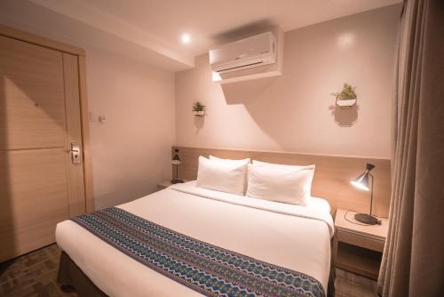 Snooze Inn & Suites Room Type - King Studio