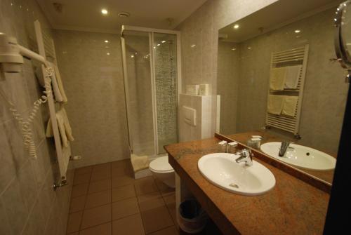 Family Room image 1