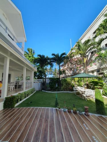 Clubboracay Apartelle - 정원