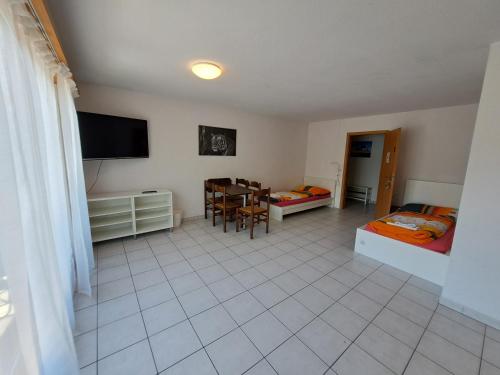 good bed Aarwangen - image 4