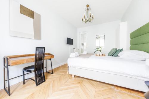 Exceptional apartment near the Eiffel Tower 3 BDR 5 P - image 4